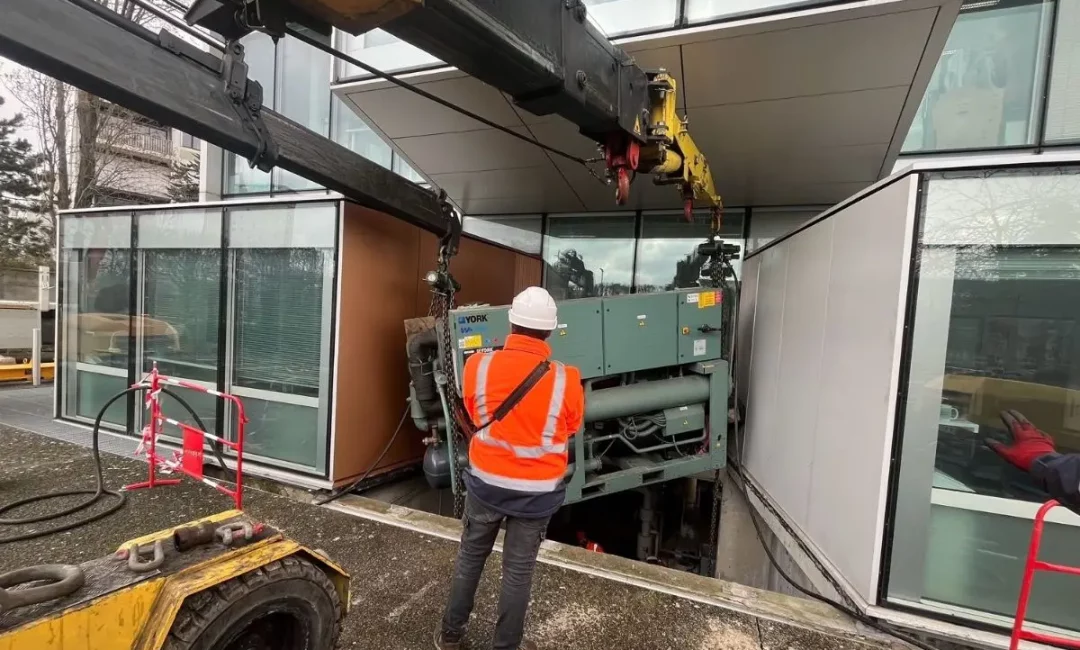 Intervention levage : pose d’un groupe froid à Chevilly-Larue (94)